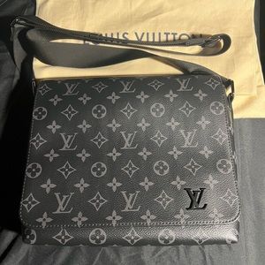 Louis Vuitton Messenger District Monogram Eclipse Pm Noir Black
